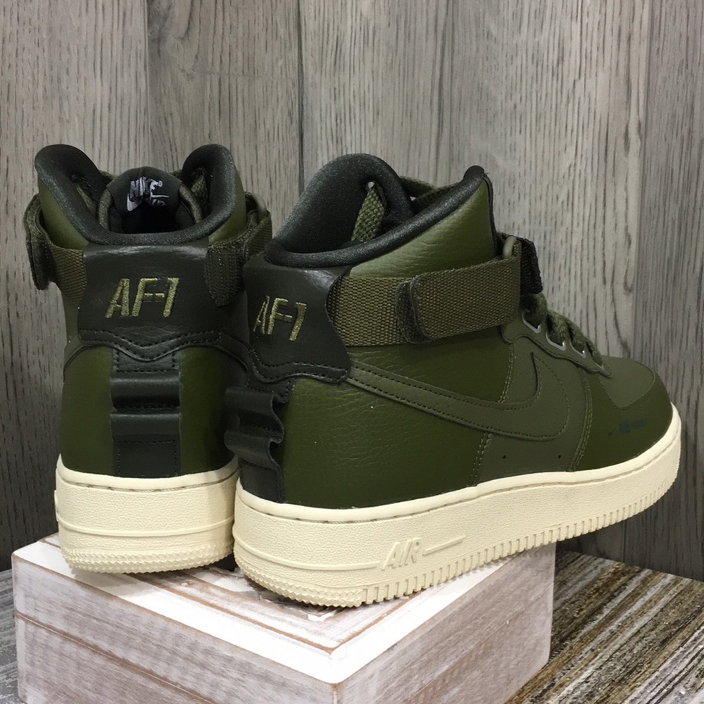NIKE WMNS AF1 HI UT - Picture 4 of 8